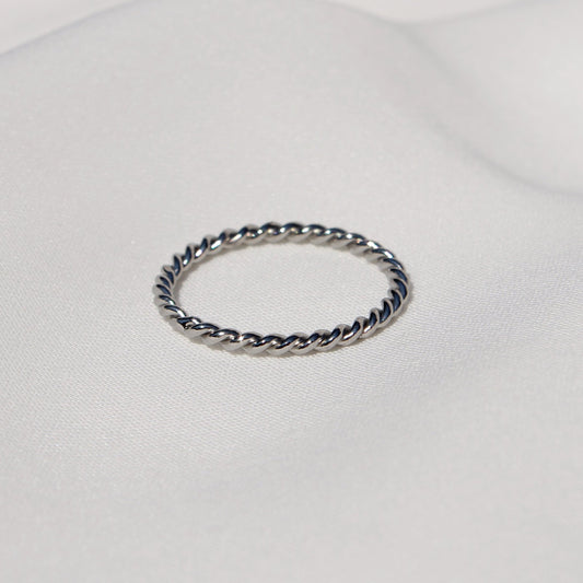 Thin Twisted Ring Silver